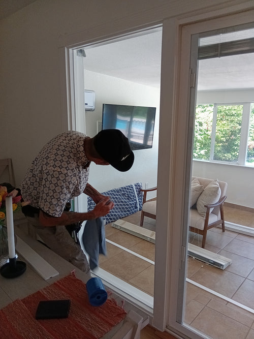 Interior/exterior window cleaning service